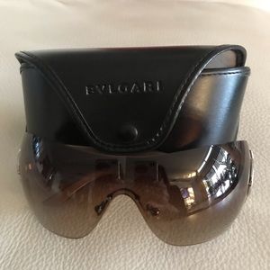 BVLGARI SUN GLASSES 💯% authentic with case